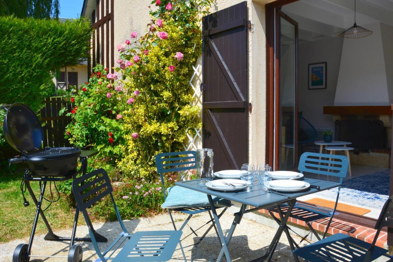 Cottage With Large Garden 15 Minutes Walk From The Beach فيلي سور مير المظهر الخارجي الصورة